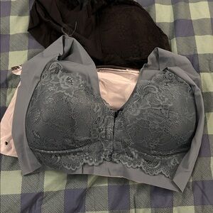 Front close push up bras. Size Medium. BRAND NEW 4 pack